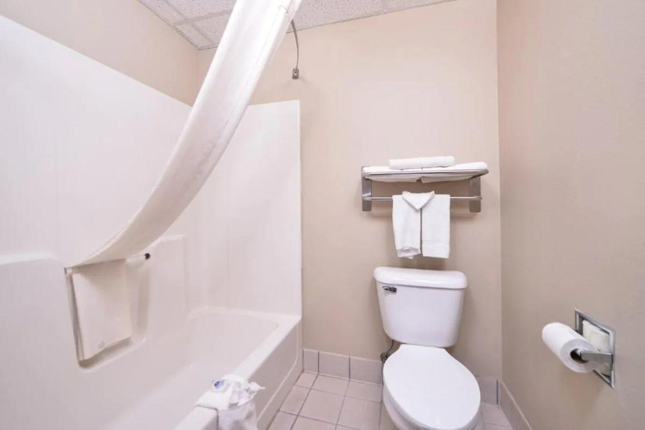 Regency Inn Geneseo Il I-80 Εξωτερικό φωτογραφία