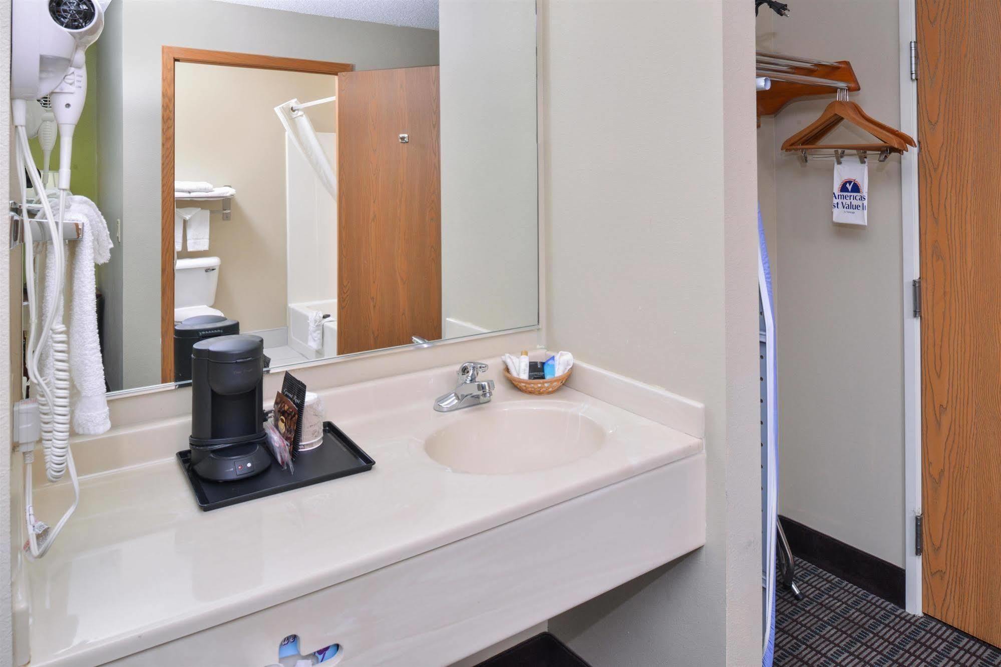 Regency Inn Geneseo Il I-80 Εξωτερικό φωτογραφία