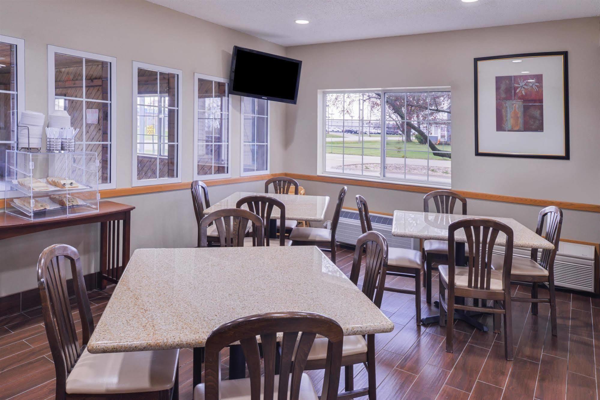 Regency Inn Geneseo Il I-80 Εξωτερικό φωτογραφία